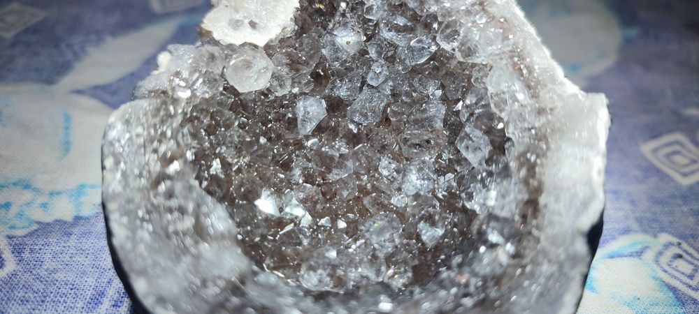 Кристали парчета Геода за подарък или колекция