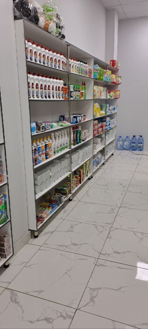 Продается оборудование для магазинов:
- Витриные холодильники, длина 1