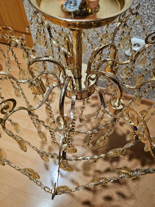 Продам люстру в отличном состоянии