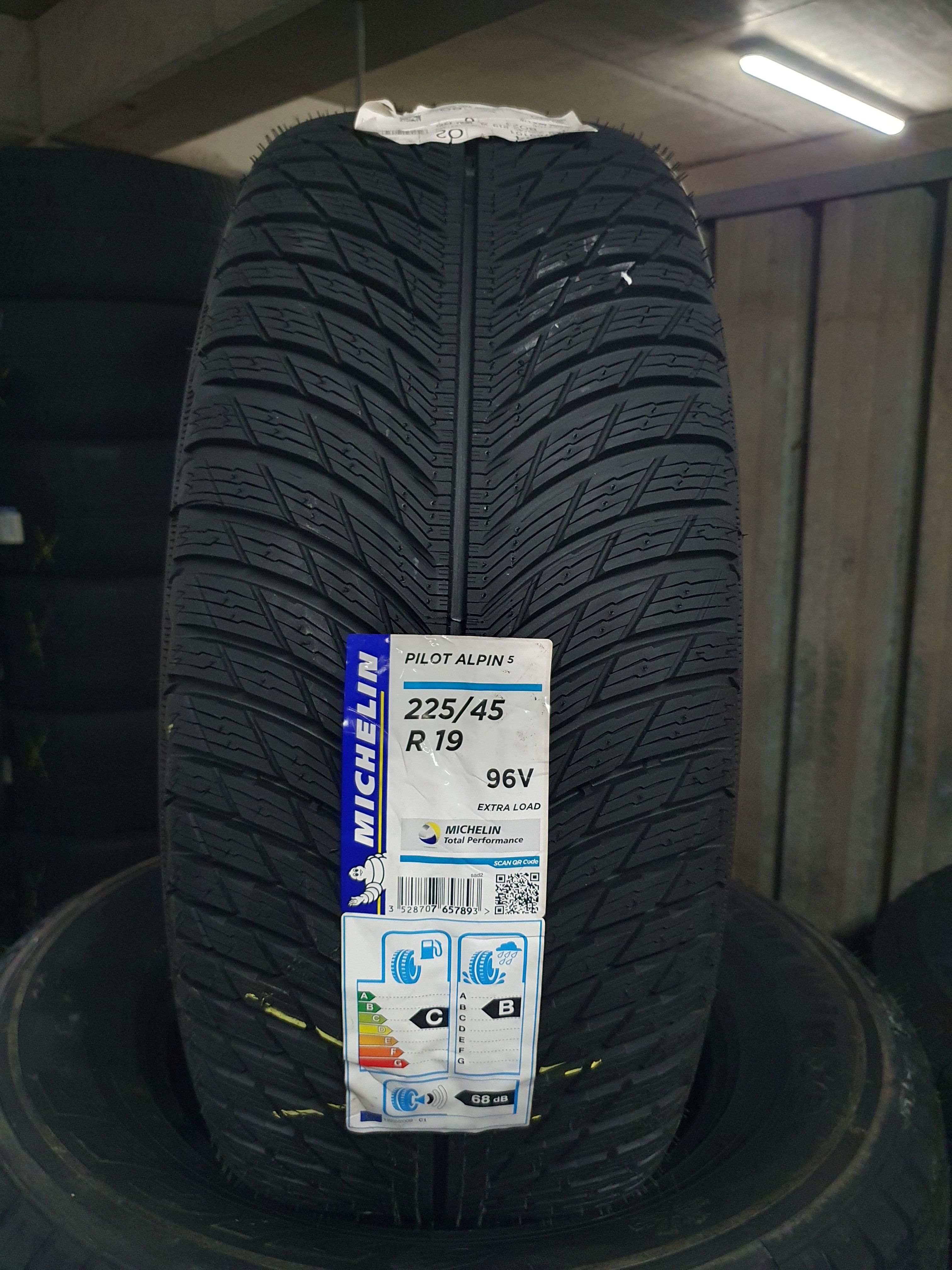 225/45R19 MICHELIN PILOT ALPIN 5 96V XL * 4418