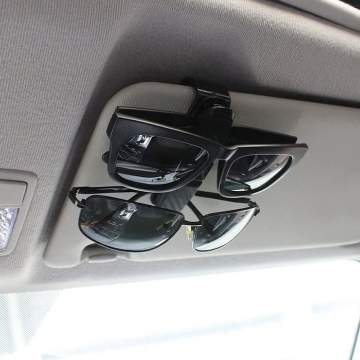 Suport auto ochelari cu prindere la parasolar pentru 2 perechi