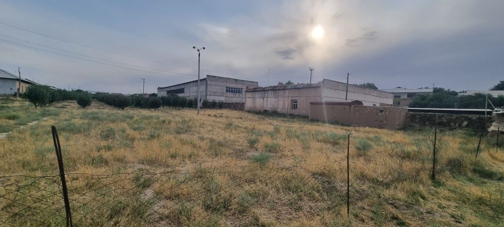 Bino sotiladi 18×24m balandligi 4,5m yer maydoni 25 sotx