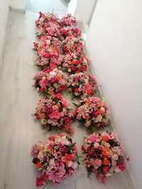 сватбена украса, цветя, номера на маси, украса за стълби