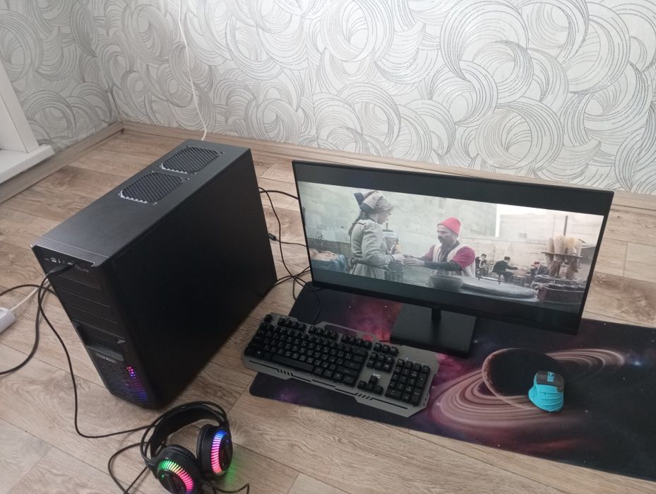 Компьютер с монитором и Клавой мышкой