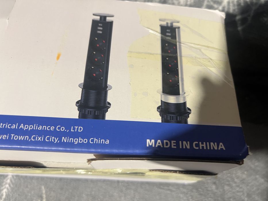 Bloc prize retractabil cu porturi USB – nou