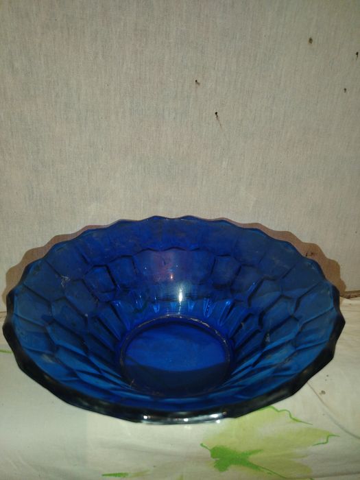 Продам кобальтовые салатник фруктовницу