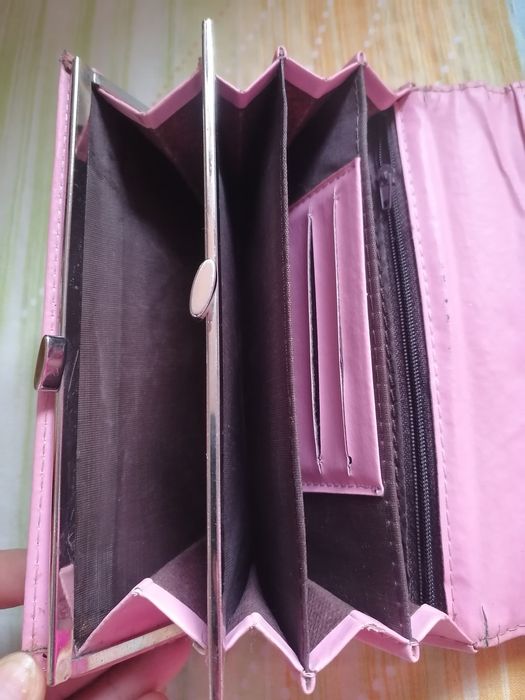 Portmoneu negru cu 4 compartimente