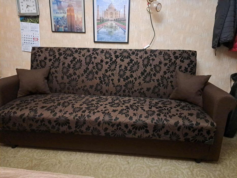 Продавам стилен и удобен диван, купуван преди 1 година.