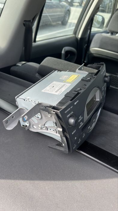 Оригинално радио за Тойота Рав 4 2006г