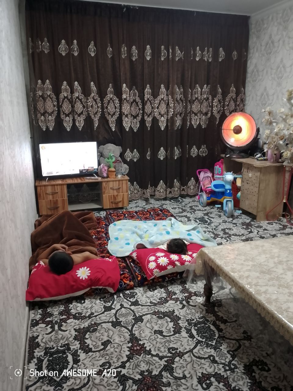 Fargʻona kirgili pelikanda joylashgan 1 xonalik 2 xona qilingan
