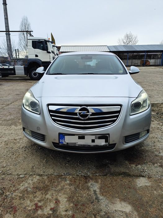 Vând Opel Insignia berlina 2011