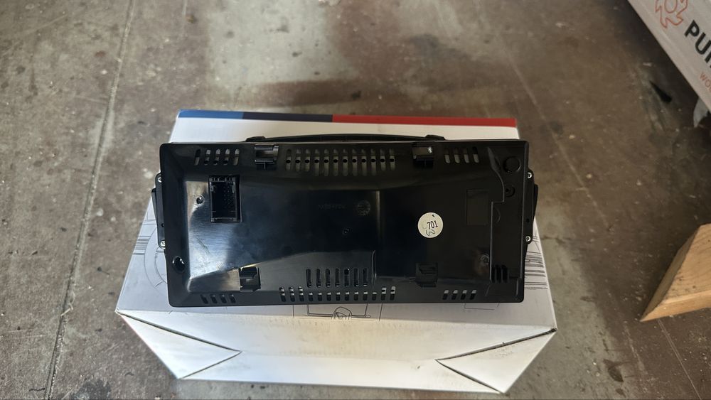 Продавам оригинална голяма навигация свалена от BMW E91