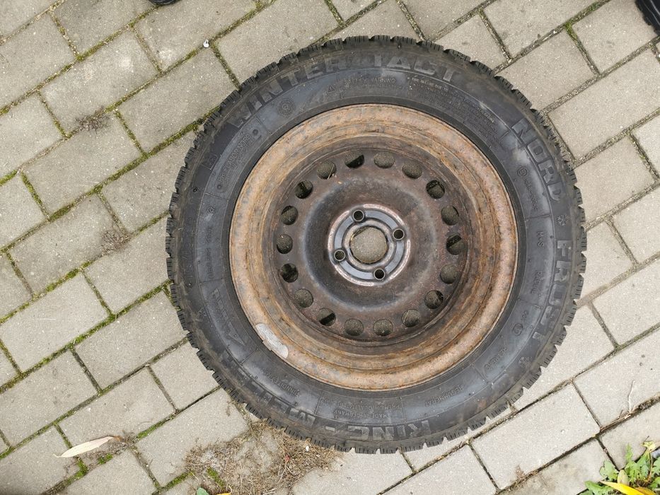 Vând 2 cauciucuri iarna 175/65/r14