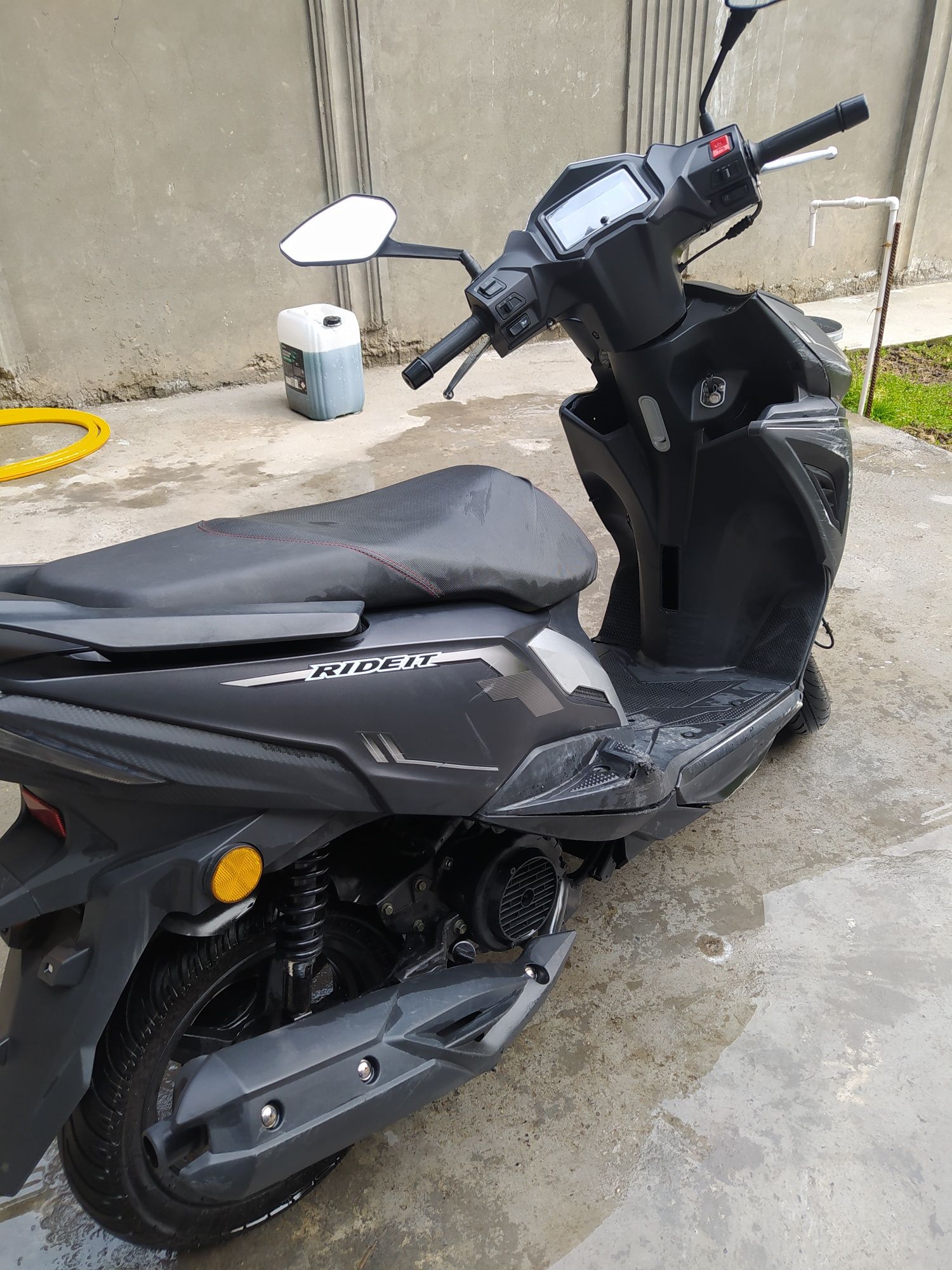 Skuter 150cc italia click