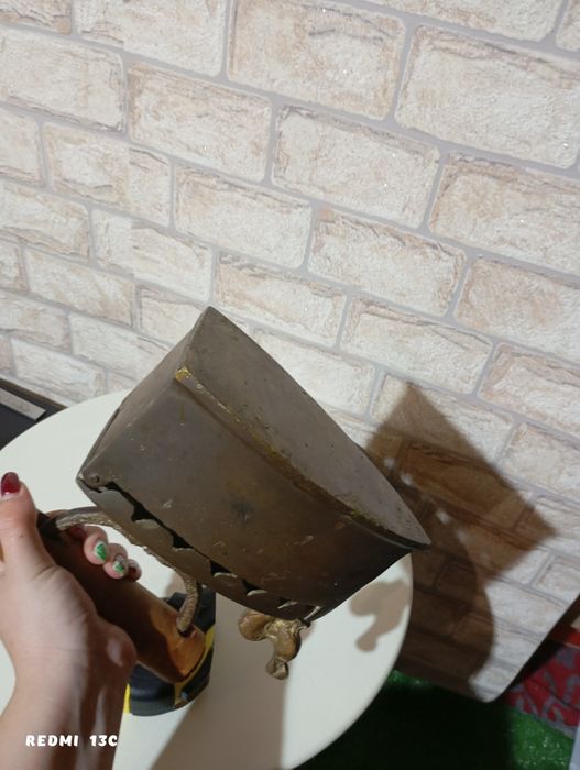 Бронзова ютия...