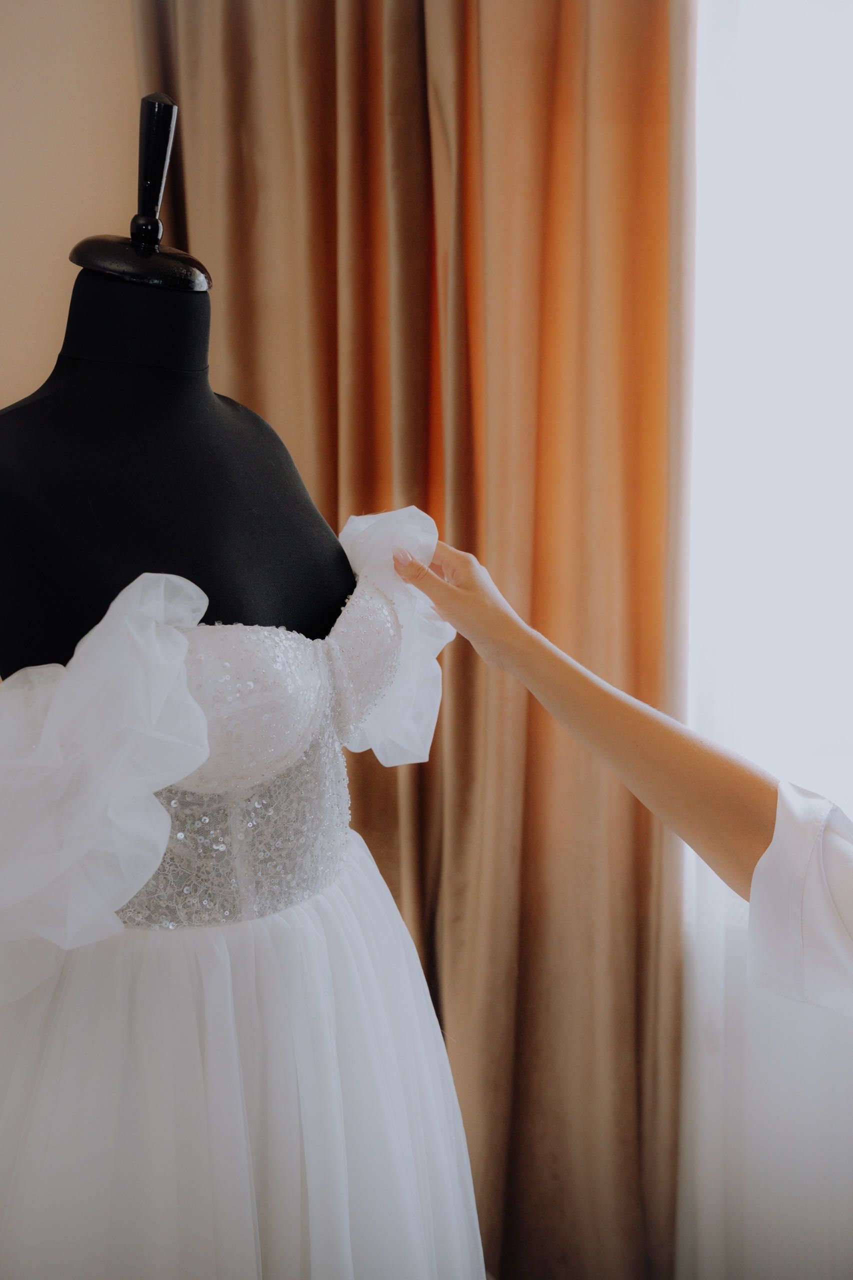 Rochie de mireasa eleganta si rafinata