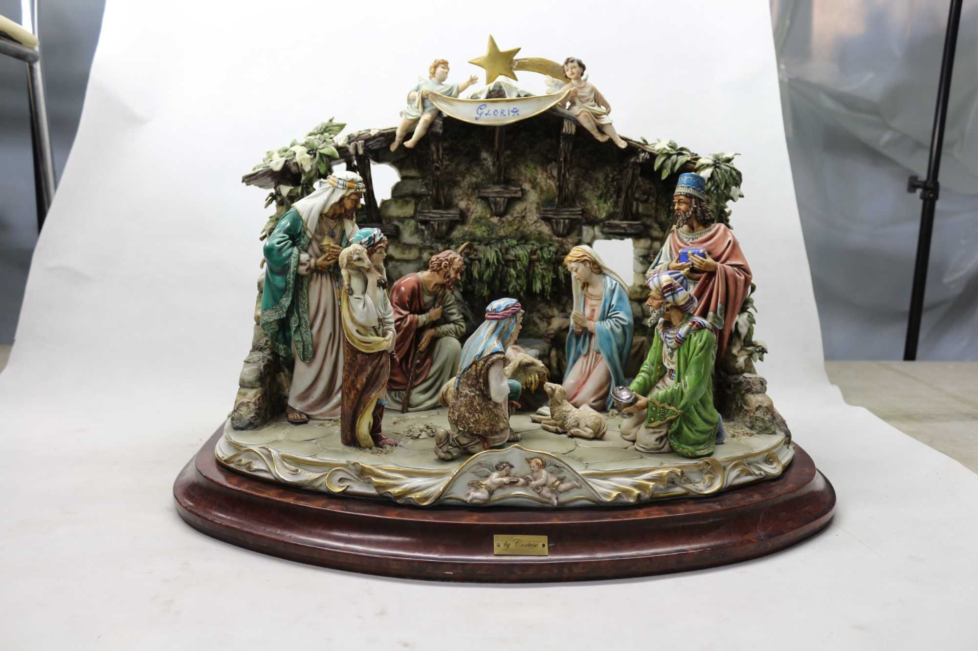 Статуэтка из фарфора Рождение Христа Capodimonte Италия