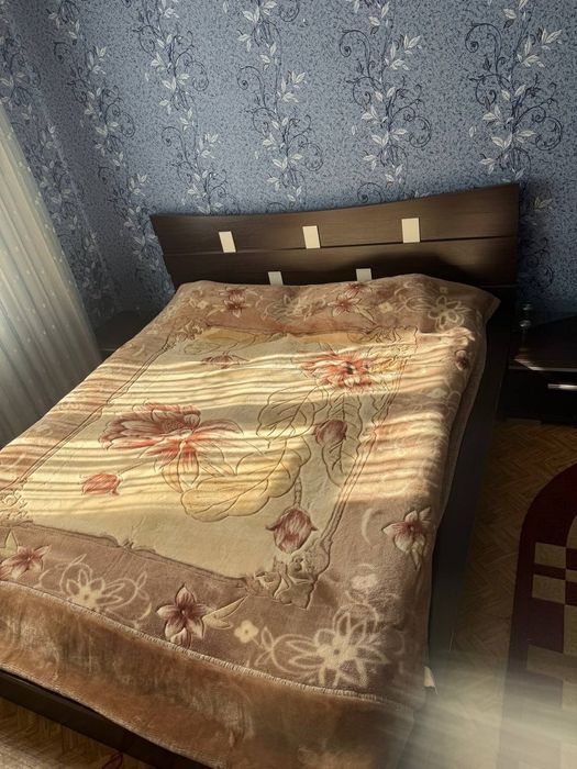 Спальный мебель диван иккита тумба тримо срочно сотилади ттттттттттттт