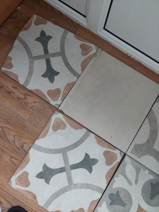 Продам новые керамогранит многоцветная размером 30×30.