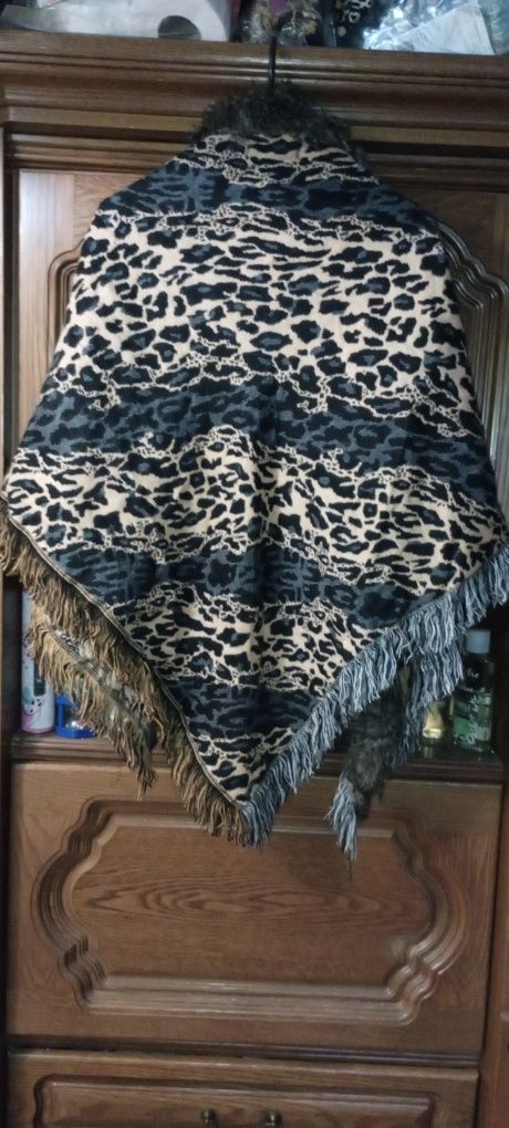 eșarfă tip poncho
