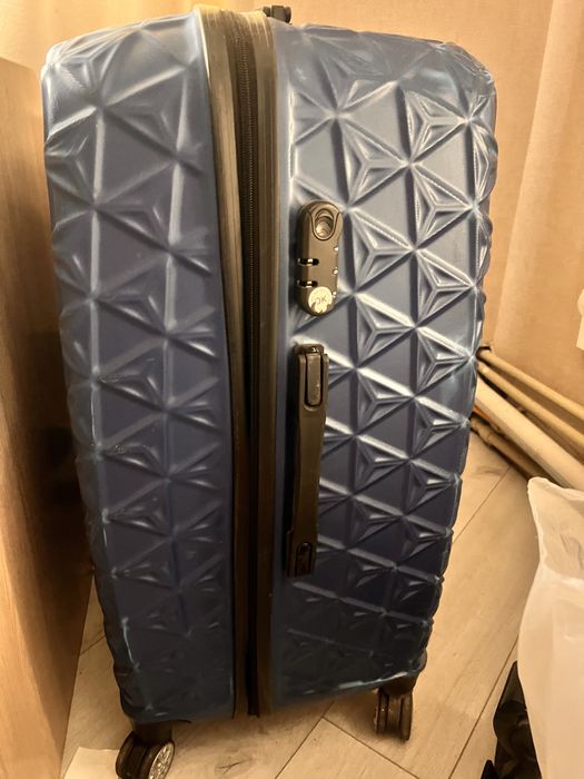 Чемодан на колесиках большой размер L