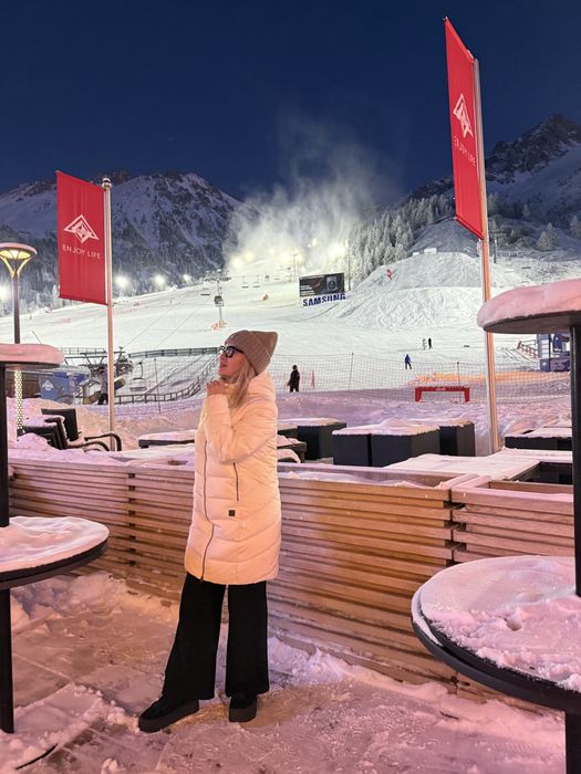 Продам женские пуховики