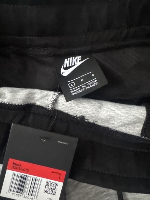 Nike tech fleece долнише ново с етикет
