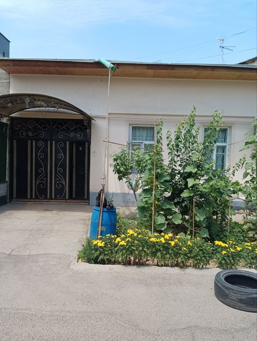 Muqimiy koʻchada uy sotiladi