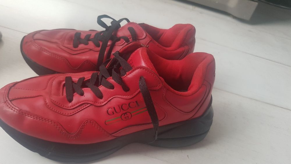 Vand adidasi Gucci