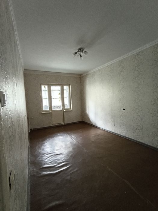 Продаёца квартира 2 комнатная Чирчик 8 микрараён