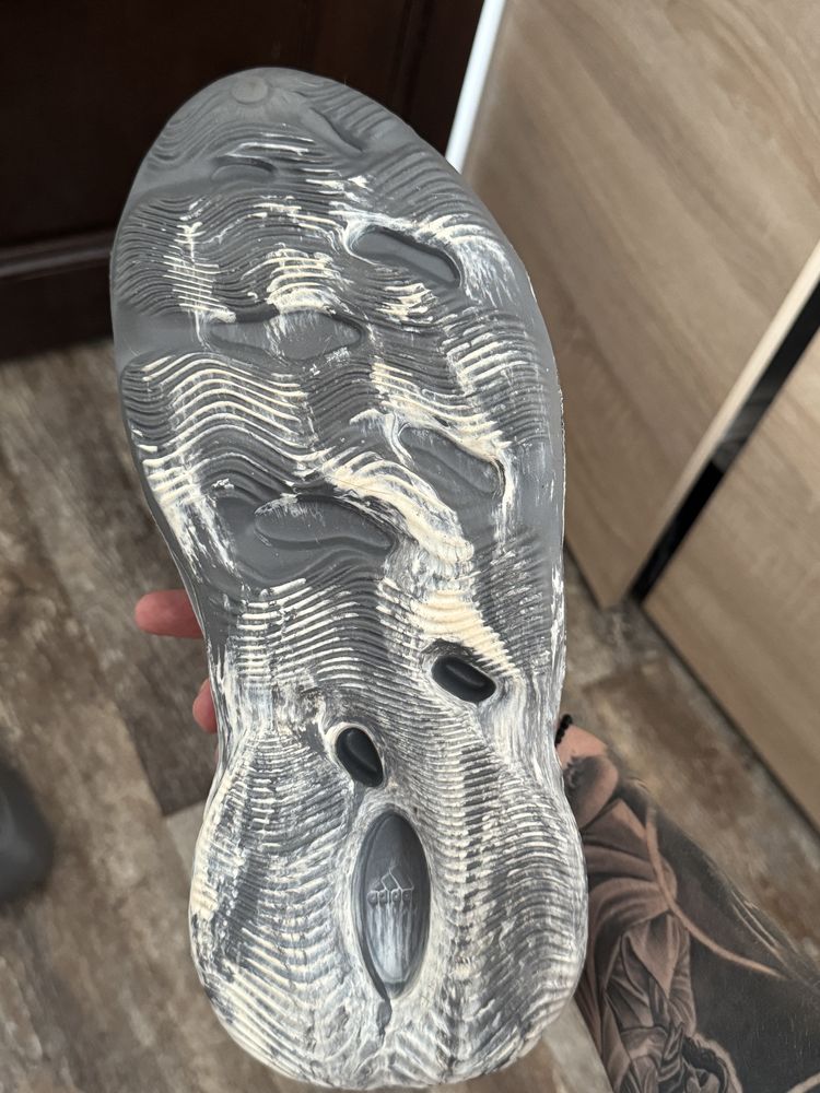 Papuci yeezy foam runner