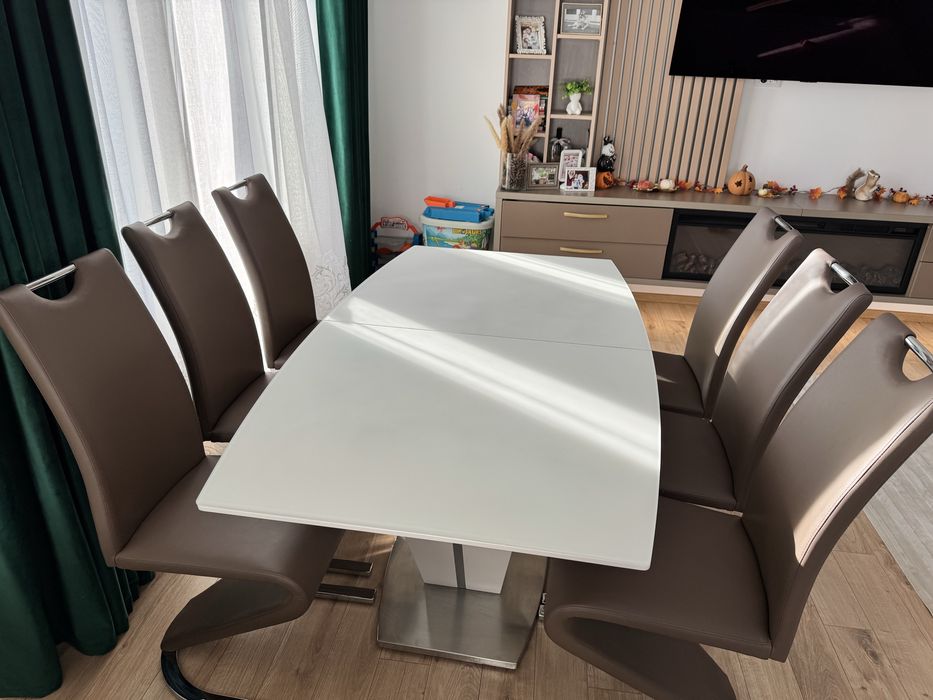 Masă  extensibilă + 6 scaune moderne