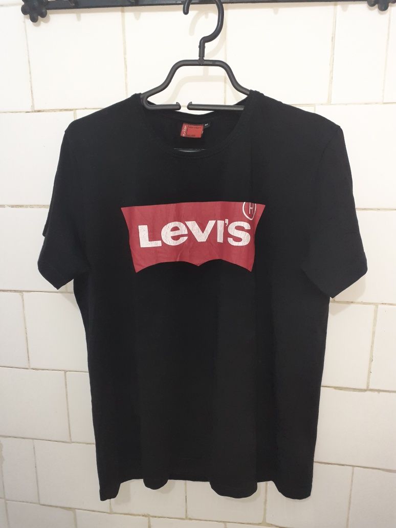 Tricou marca Levis mărime M culoare neagra