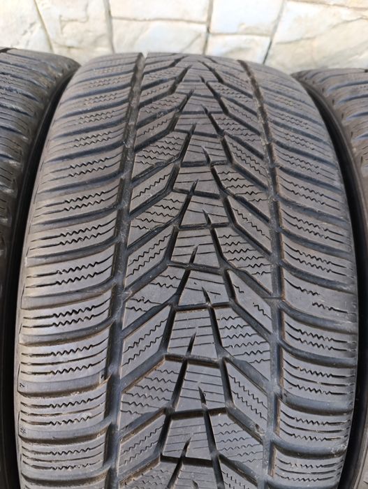 Зимни гуми Hankook 225/35/19 Winter Icept evo 3