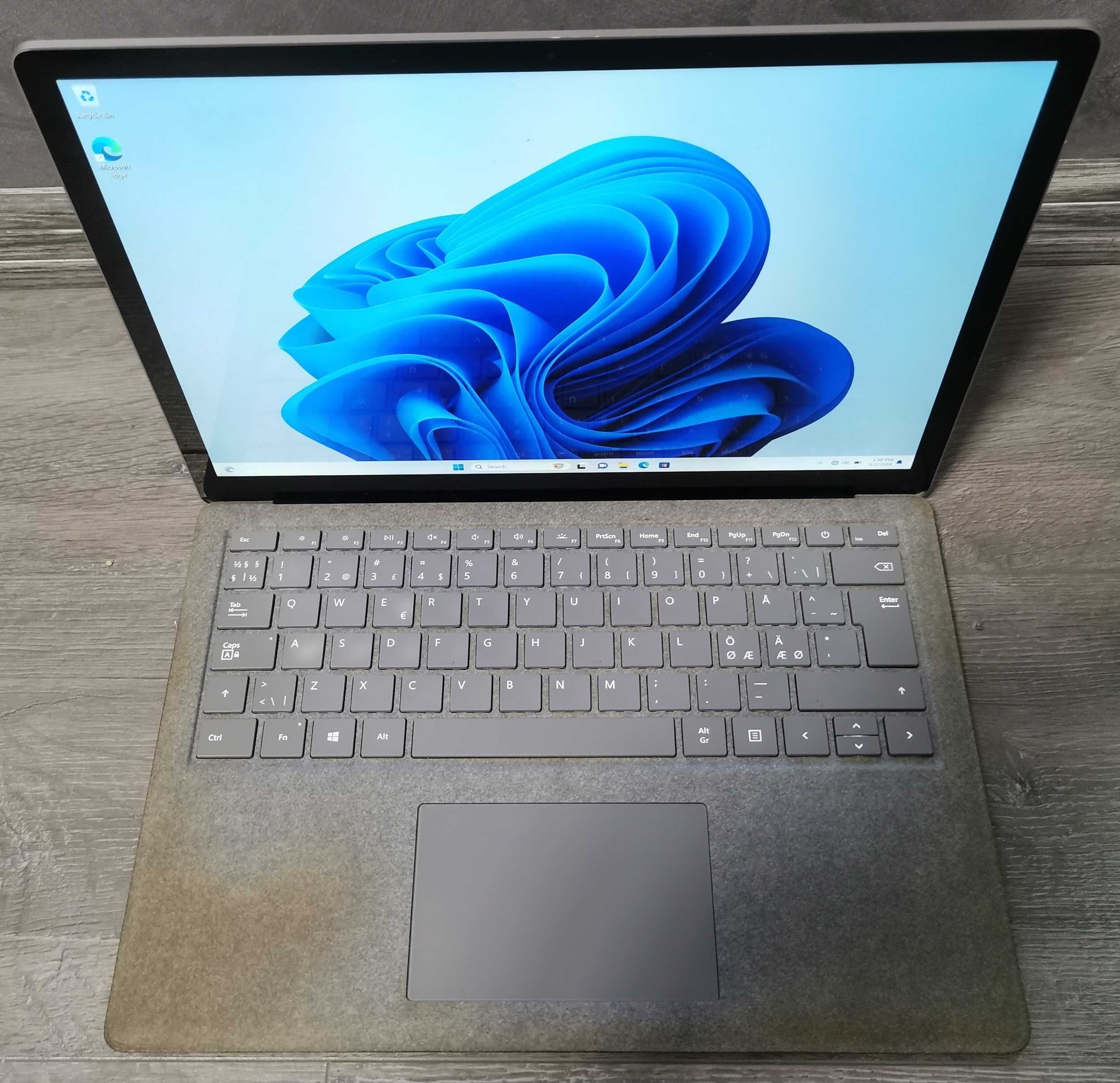 Microsoft Surface Laptop 2 i5 8350u ssd 256gb display 2K touch m1769