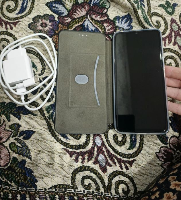 Продам новый сотовый телефон