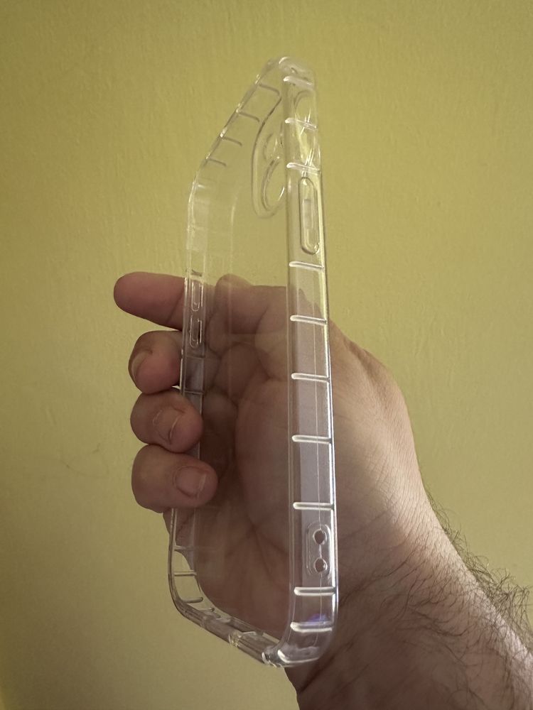 Vând husă silicon transparentă iPhone 15