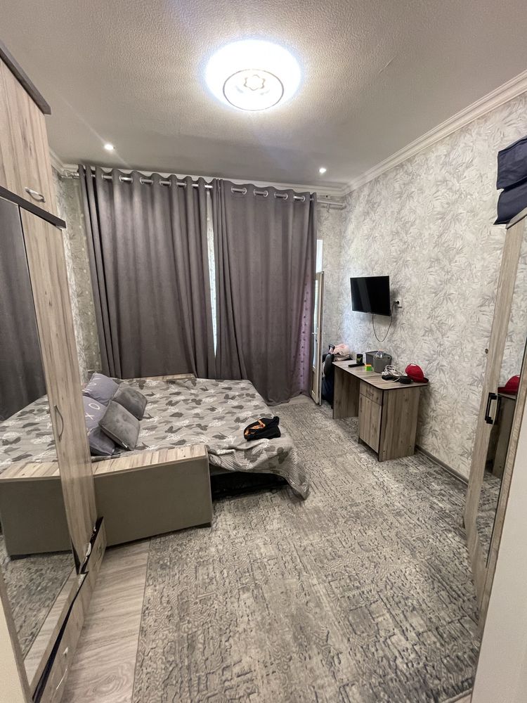 1-квартал Чиланзар.    Квартира 100 м2 на 3 этаже.    2+2