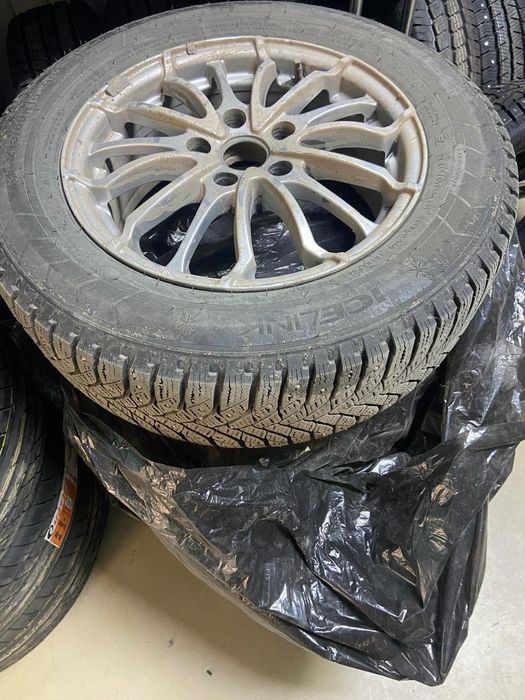 Продам шипованные шины с дисками
