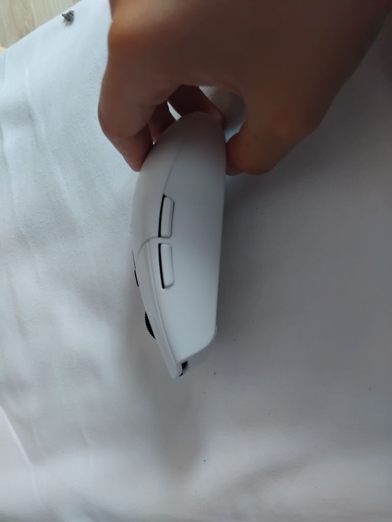 Продавам мишка Logitech G305 Lightspeed wireless