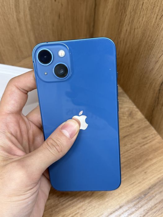 Продам IPhone 13-128