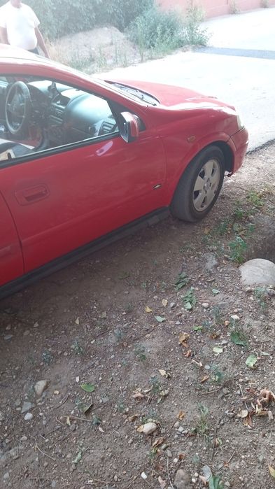 Opel Astra 2000 rosu