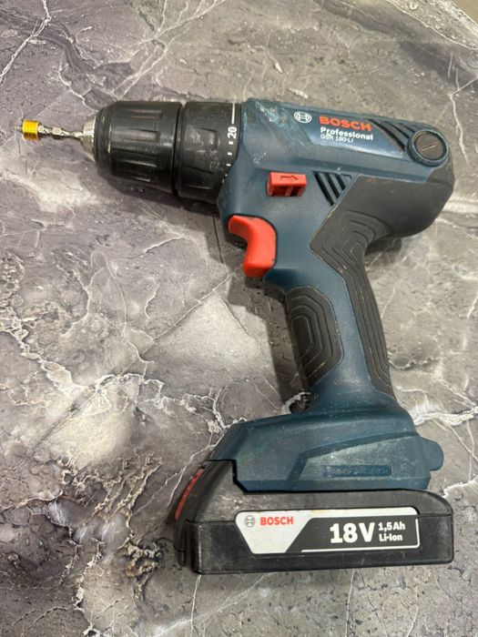 Шуруповерт Bosh (7мкр, 12дом) лот 710617