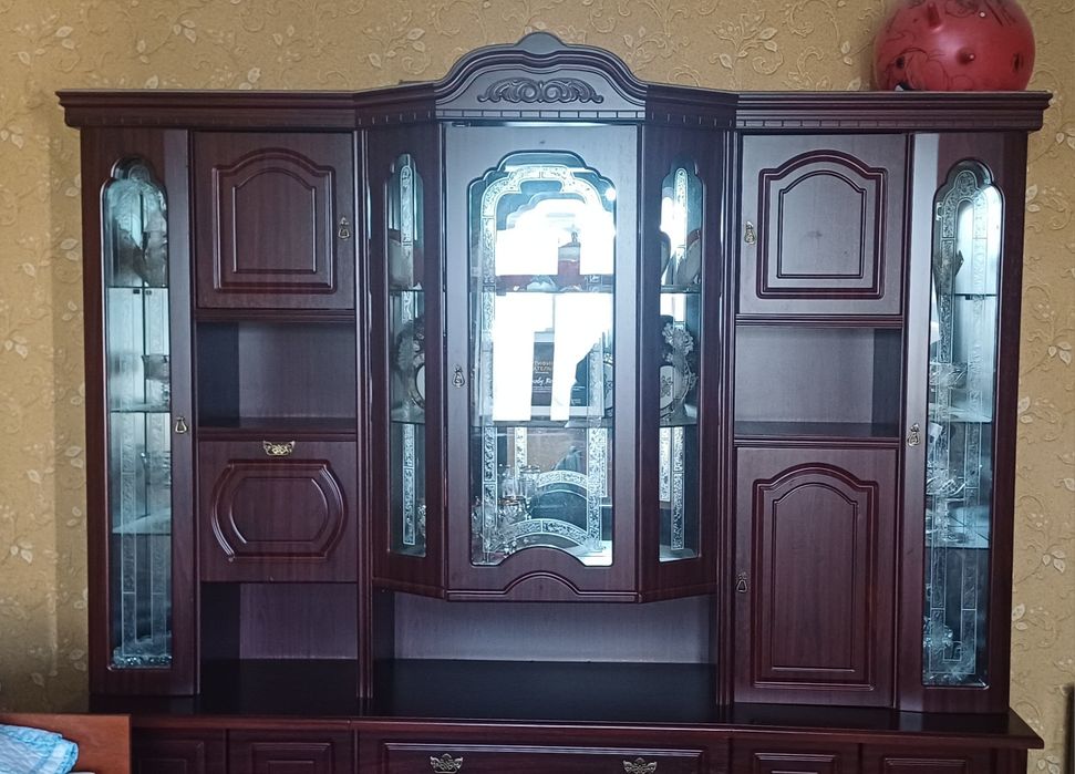 Сервант — 2009 года