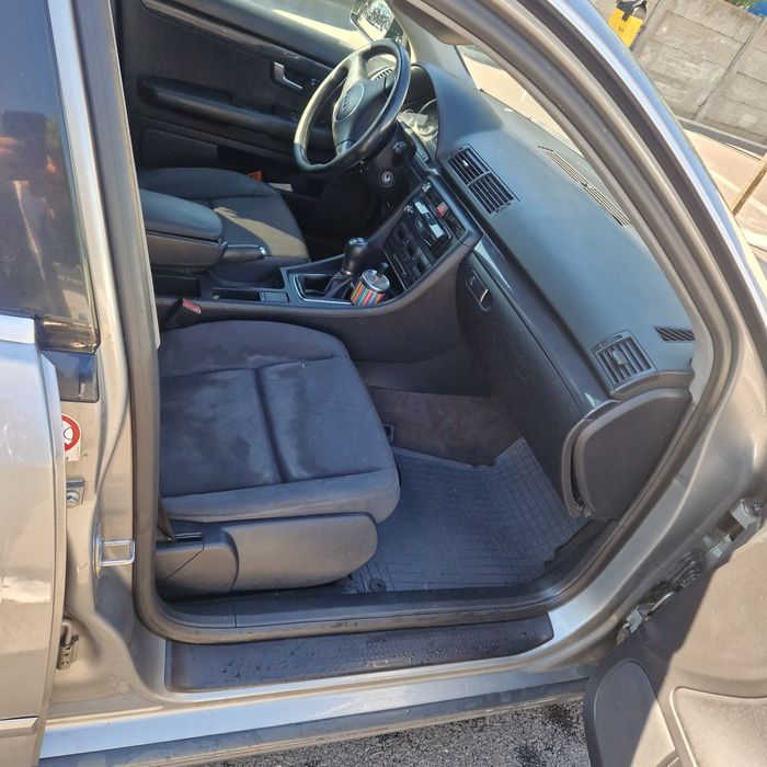 Vand  Audi  A4 .Pret usor negociabil