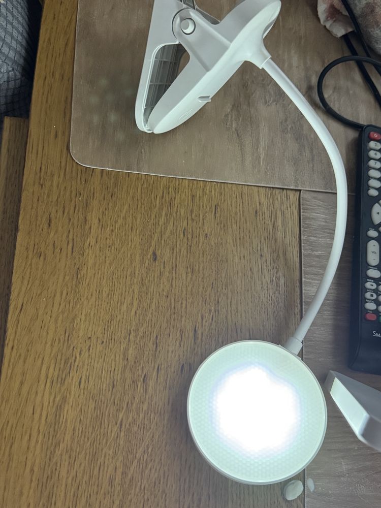 Lampa led alb sau negru