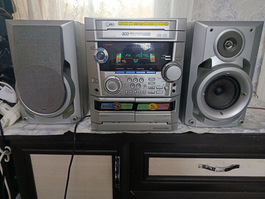 Продам музыкальный центр LG