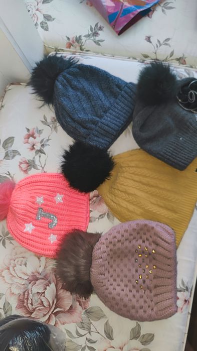 Шапки теплые, ушки , разное