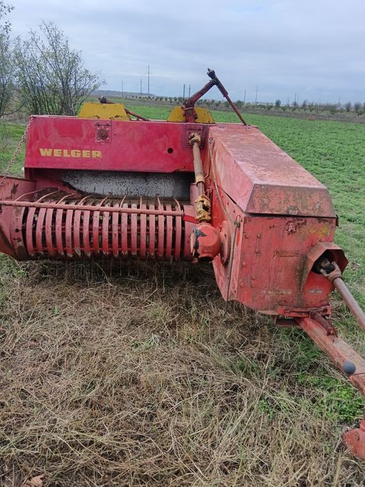 Vând o presă dreptunghiularā