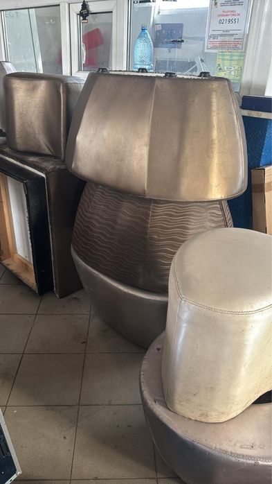 Mese si scaune de bar din piele pret 100 /200